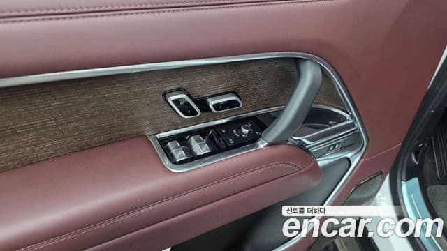 Land Rover Range Rover 2023 — Photo 28/38