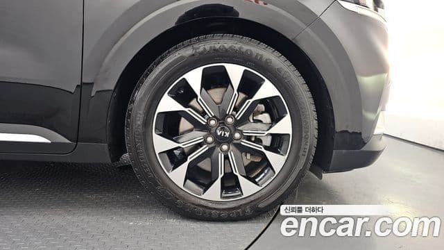 Kia Carnival 2021 — Photo 27/30