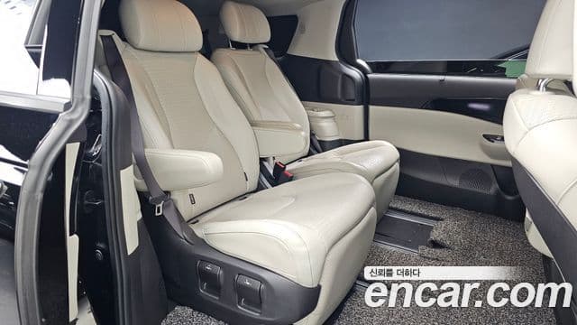 Kia Carnival 2021 — Photo 1/30
