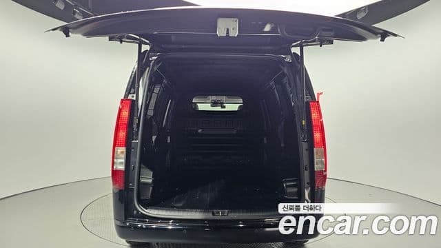 Hyundai Staria 2023 — Şəkil 17/30