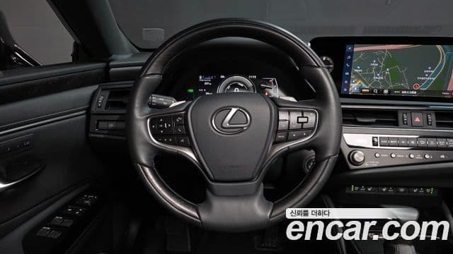 Lexus ES300h 2023 — Фото 13/20