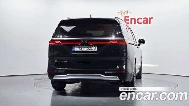 Kia Carnival 2021 — Фото 4/20