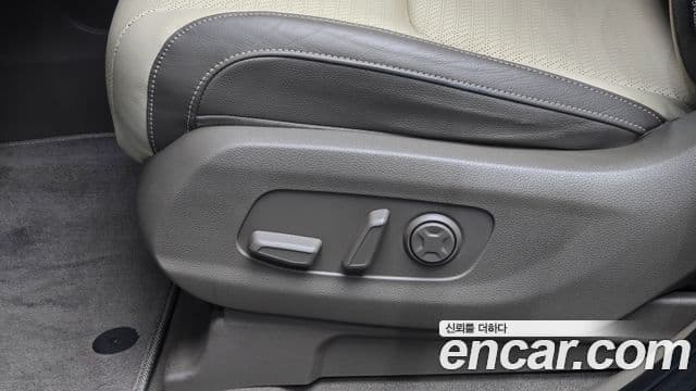 Kia Carnival 2021 — Фото 18/20