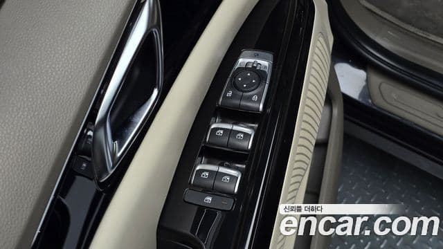 Kia Carnival 2021 — Фото 19/20