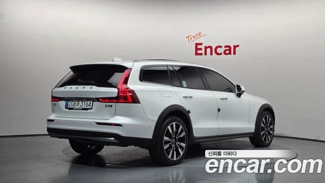 Volvo V60 Cross Country 2024 — Фото 2/20