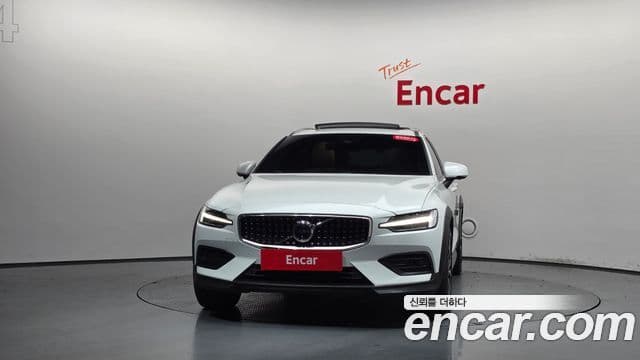 Volvo V60 Cross Country 2024 — Фото 3/20
