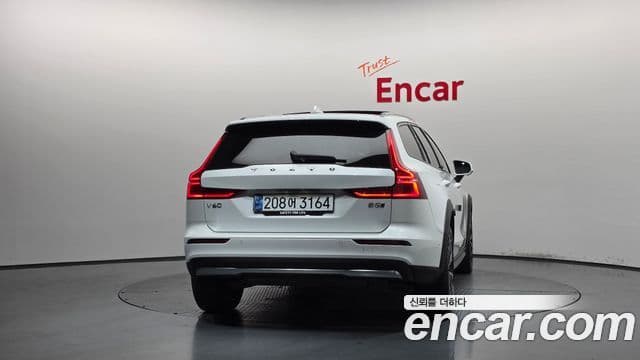 Volvo V60 Cross Country 2024 — Фото 4/20