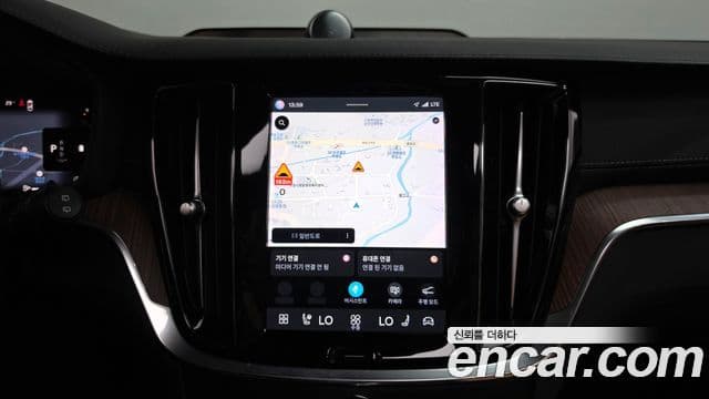 Volvo V60 Cross Country 2024 — Фото 13/20
