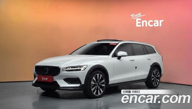 Volvo V60 Cross Country 2024 — Фото 1/20