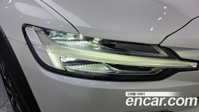 Volvo V60 Cross Country 2024 — ფოტო 22/35