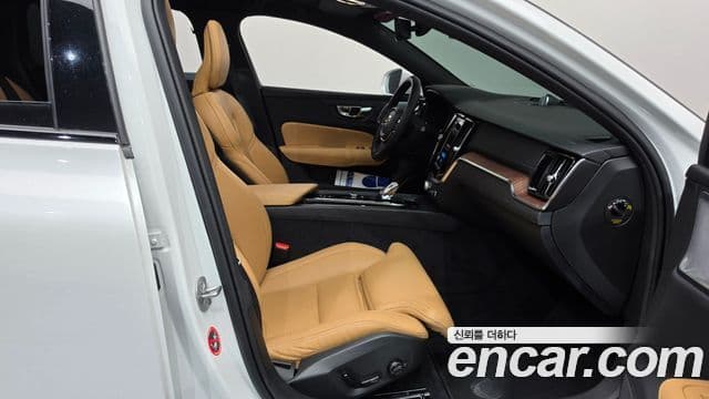Volvo V60 Cross Country 2024 — ფოტო 14/35