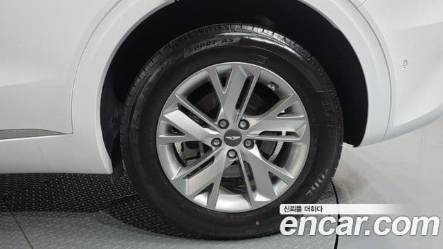 Genesis GV70 2021 — ფოტო 27/32