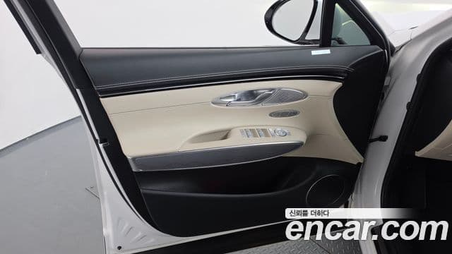 Genesis GV70 2021 — ფოტო 19/32