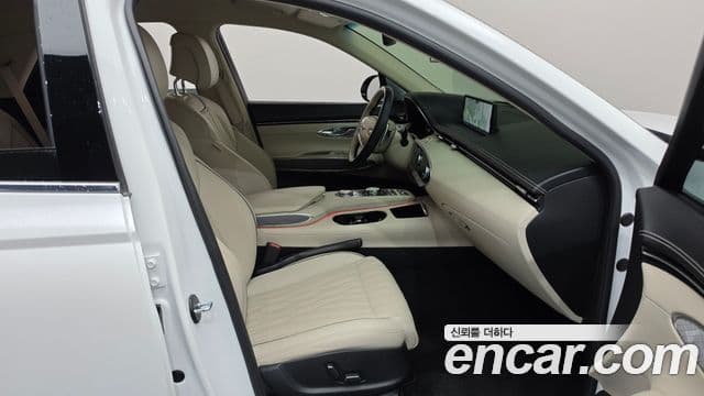 Genesis GV70 2021 — ფოტო 30/32