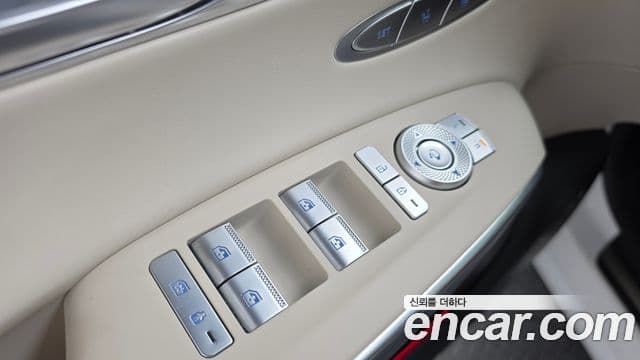 Genesis GV70 2021 — ფოტო 21/32