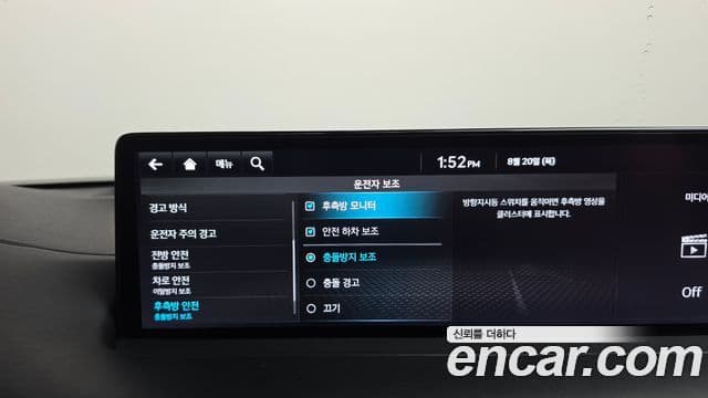 Genesis GV70 2021 — ფოტო 23/32