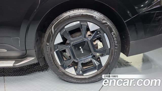 Kia Carnival 2024 — Şəkil 21/35