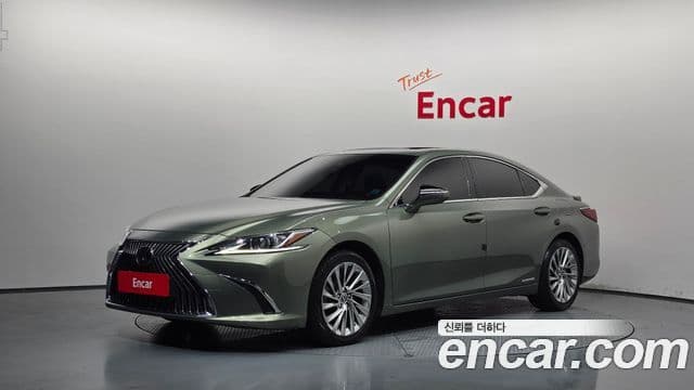 Lexus ES300h 2018 — Photo 1/20