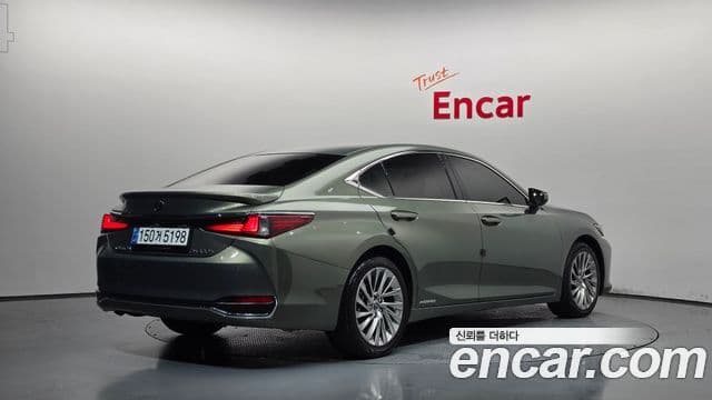 Lexus ES300h 2018 — Photo 4/20