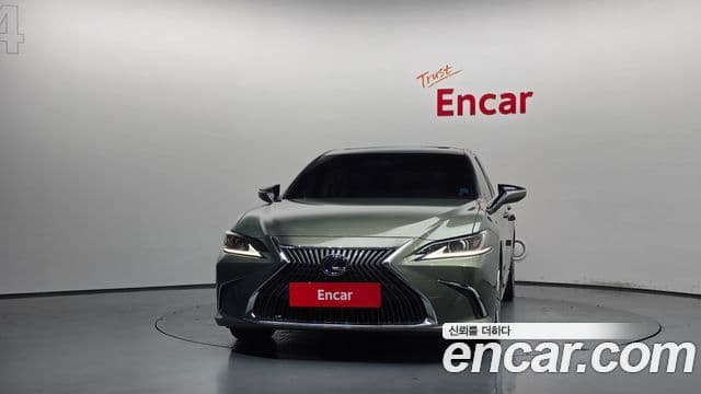 Lexus ES300h 2018 — Photo 17/20