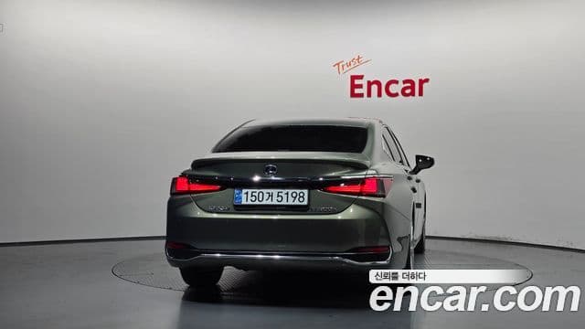 Lexus ES300h 2018 — Photo 20/20