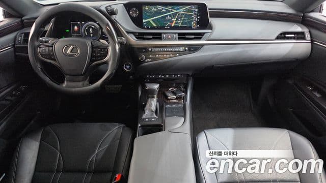 Lexus ES300h 2018 — Photo 15/20