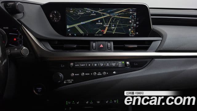 Lexus ES300h 2018 — Photo 13/20