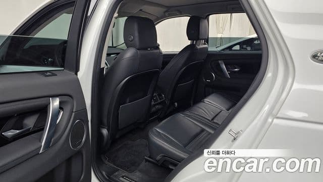 Land Rover Discovery Sport 2020 — Фото 12/20