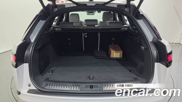 Land Rover Range Rover Velar 2026 — Фото 10/20