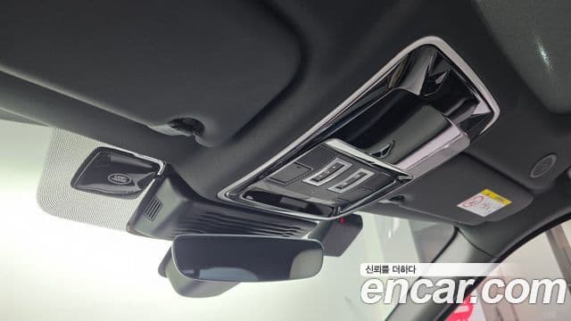 Land Rover Range Rover Velar 2026 — Фото 12/20