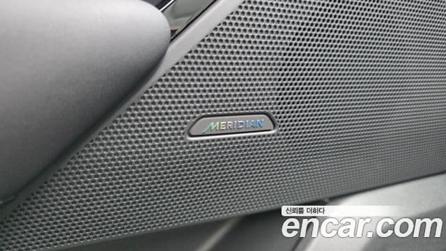 Land Rover Range Rover Velar 2026 — Фото 14/20