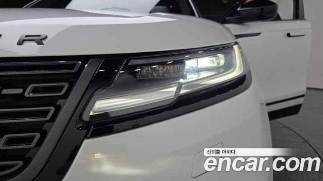 Land Rover Range Rover Velar 2026 — Фото 17/20