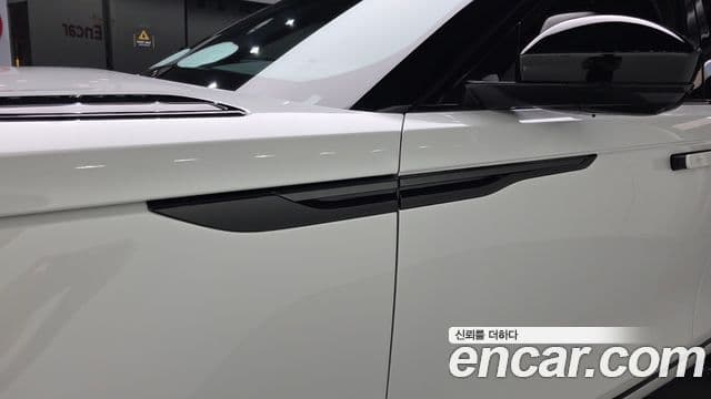 Land Rover Range Rover Velar 2026 — Фото 20/20