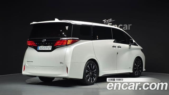 Toyota Alphard 2025 — Фото 2/20