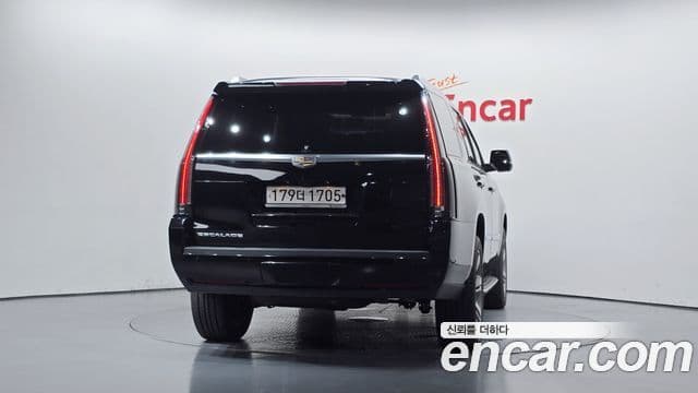 Cadillac Escalade 2018 — Photo 2/36