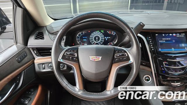 Cadillac Escalade 2018 — Photo 23/36