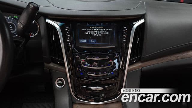 Cadillac Escalade 2018 — Photo 21/36
