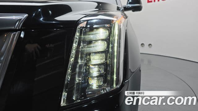 Cadillac Escalade 2018 — Photo 28/36
