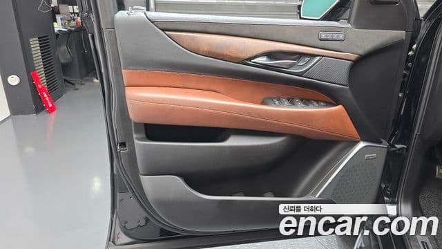 Cadillac Escalade 2018 — Photo 34/36