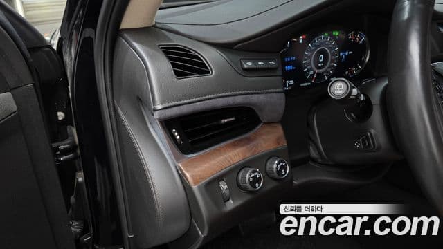 Cadillac Escalade 2018 — Photo 25/36