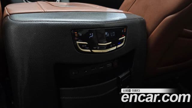 Cadillac Escalade 2018 — Photo 10/36
