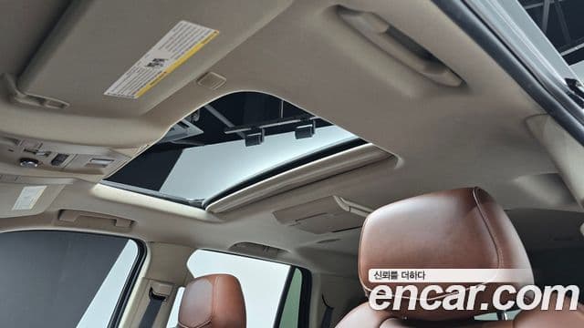 Cadillac Escalade 2018 — Photo 29/36