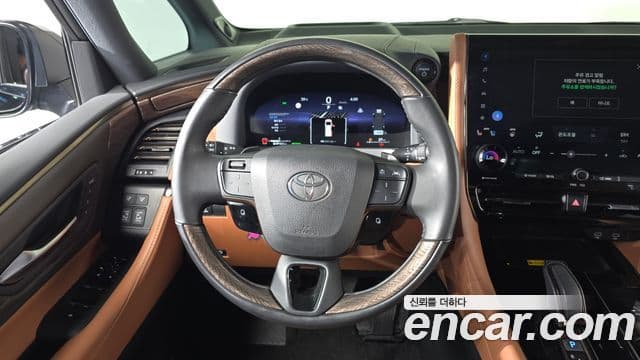 Toyota Alphard 2023 — Фото 13/20