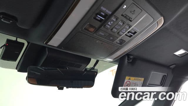 Toyota Alphard 2023 — Фото 19/20