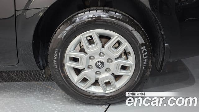 Hyundai Staria 2025 — Photo 14/35