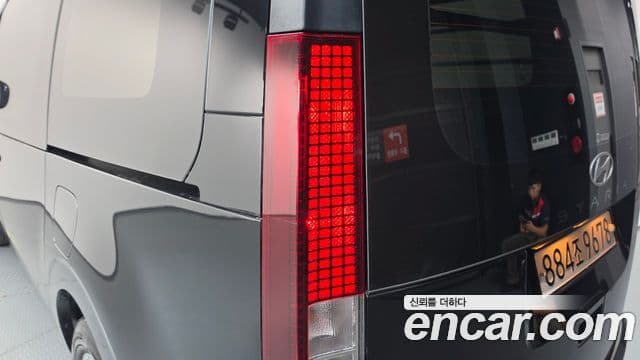 Hyundai Staria 2025 — Photo 19/35