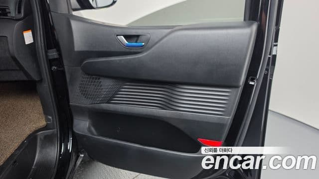 Hyundai Staria 2025 — Photo 27/35