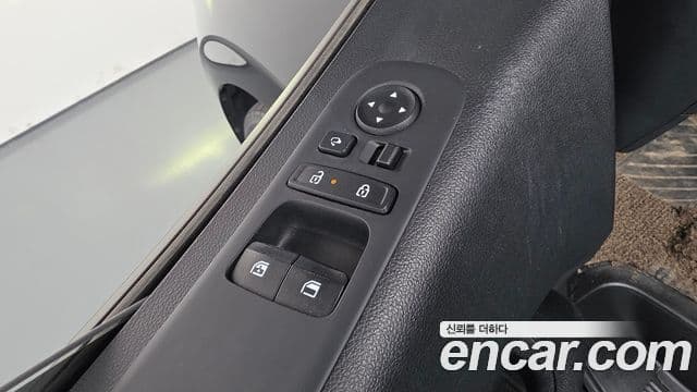 Hyundai Staria 2025 — Photo 25/35