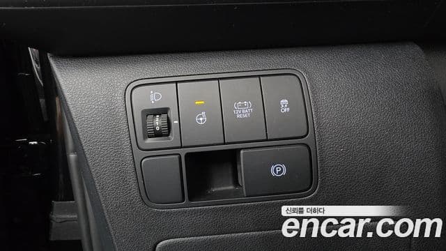 Hyundai Staria 2025 — Photo 32/35