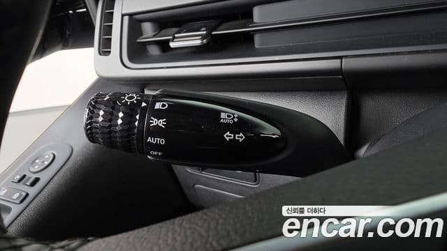 Hyundai Staria 2025 — Photo 4/35